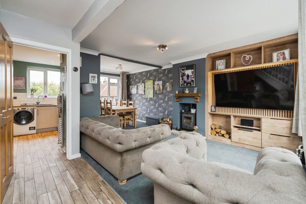 Property photo 2 of 17 Photo