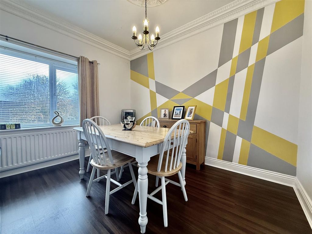 Property photo 2 of 9 Lounge/Dining