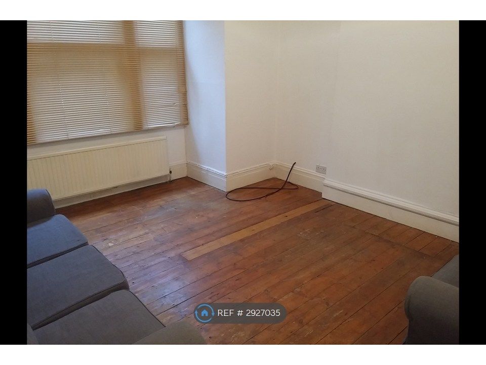 Property photo 3 of 12 Large Living Room