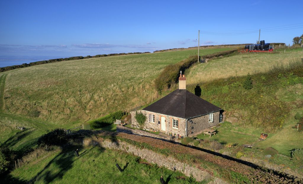 Property photo 1 of 13 Bungalow