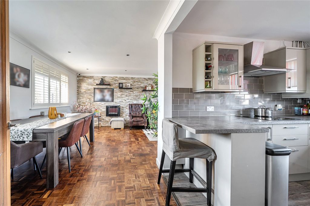 Property photo 3 of 17 Picture No. 12