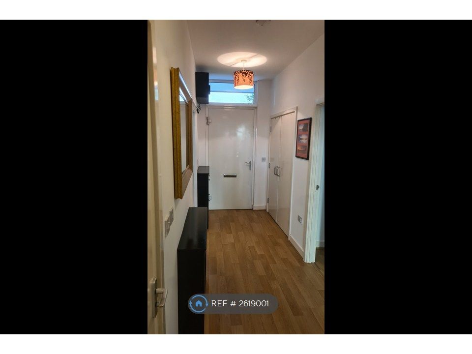Property photo 3 of 16 Hallway