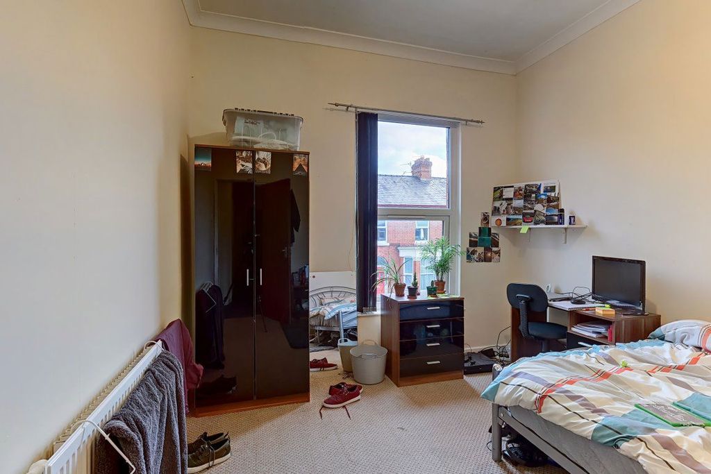 Property photo 2 of 31