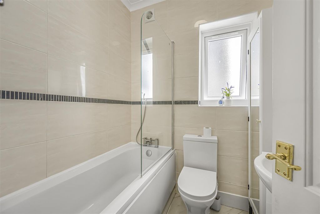 Property photo 3 of 20 123 Huxley Road-3.Jpg