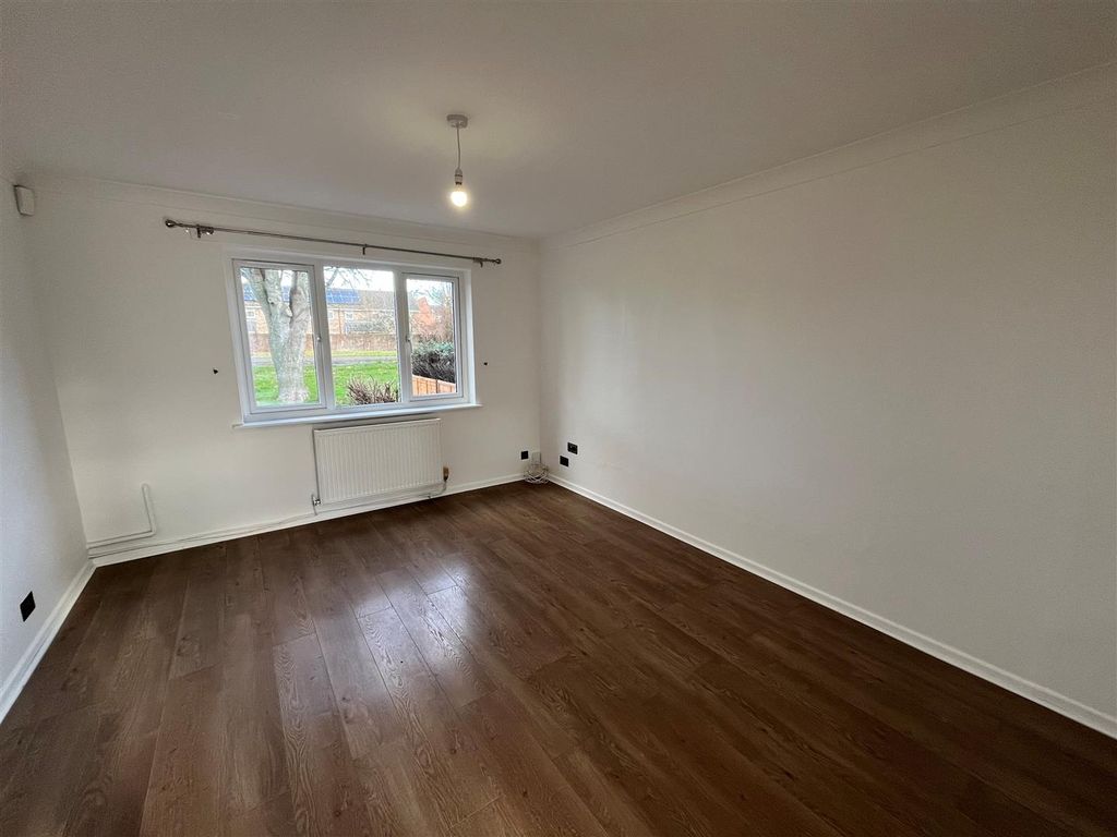 Property photo 3 of 15 Lounge 4.Jpg