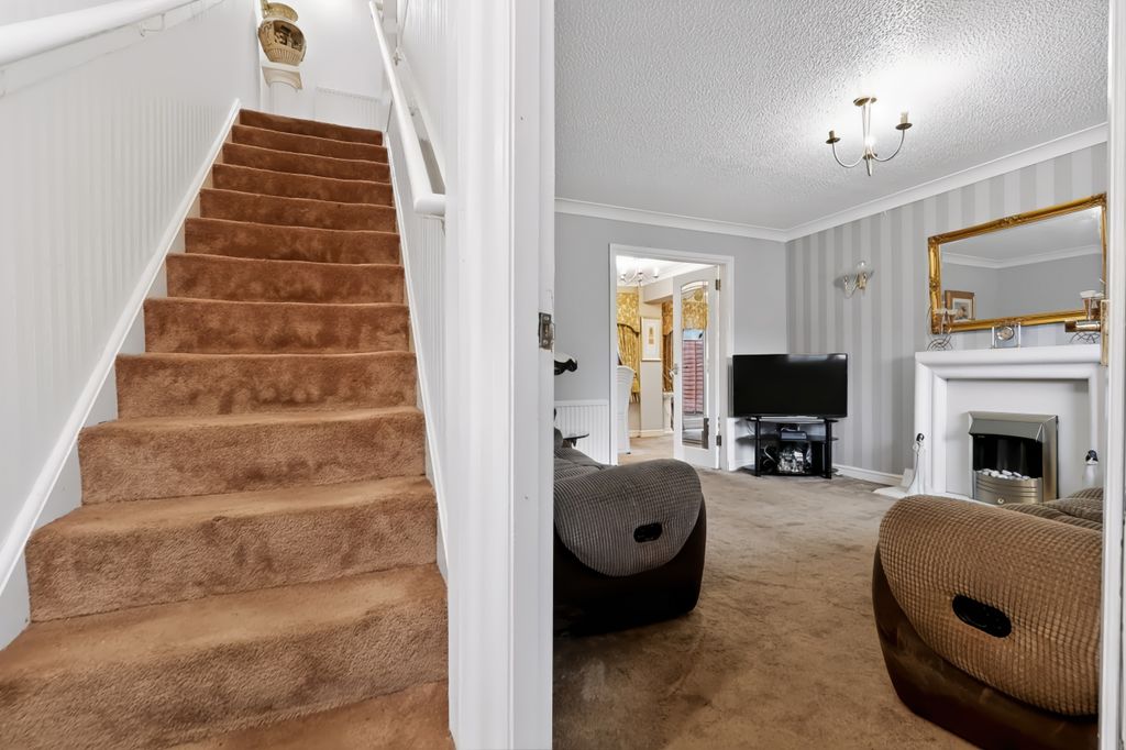 Property photo 3 of 32