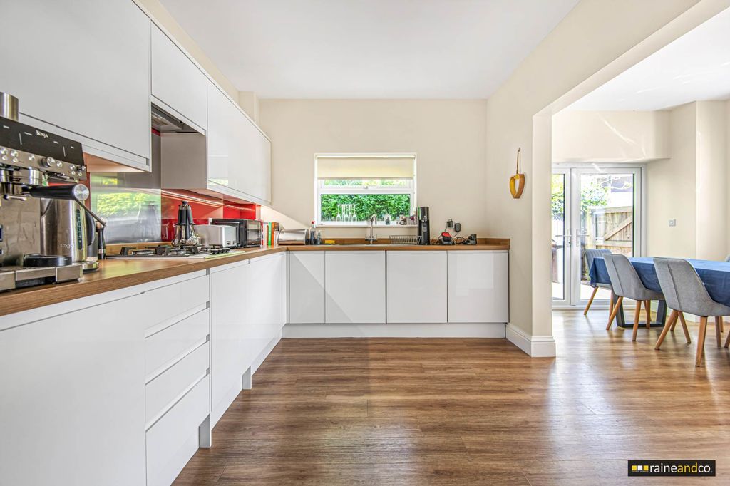 Property photo 3 of 25