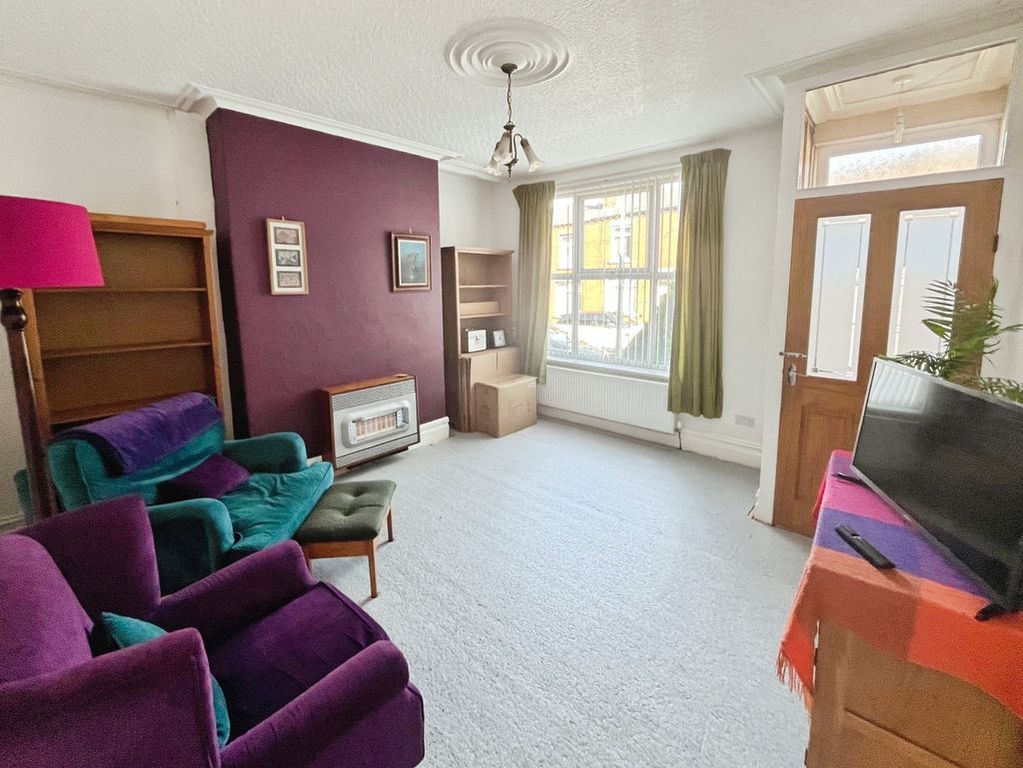 Property photo 2 of 12 Lounge