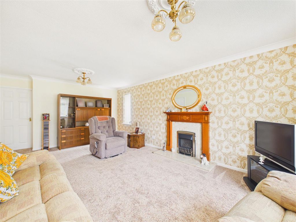 Property photo 3 of 13 Cam05451G0-Pr0139-Still013.Jpg