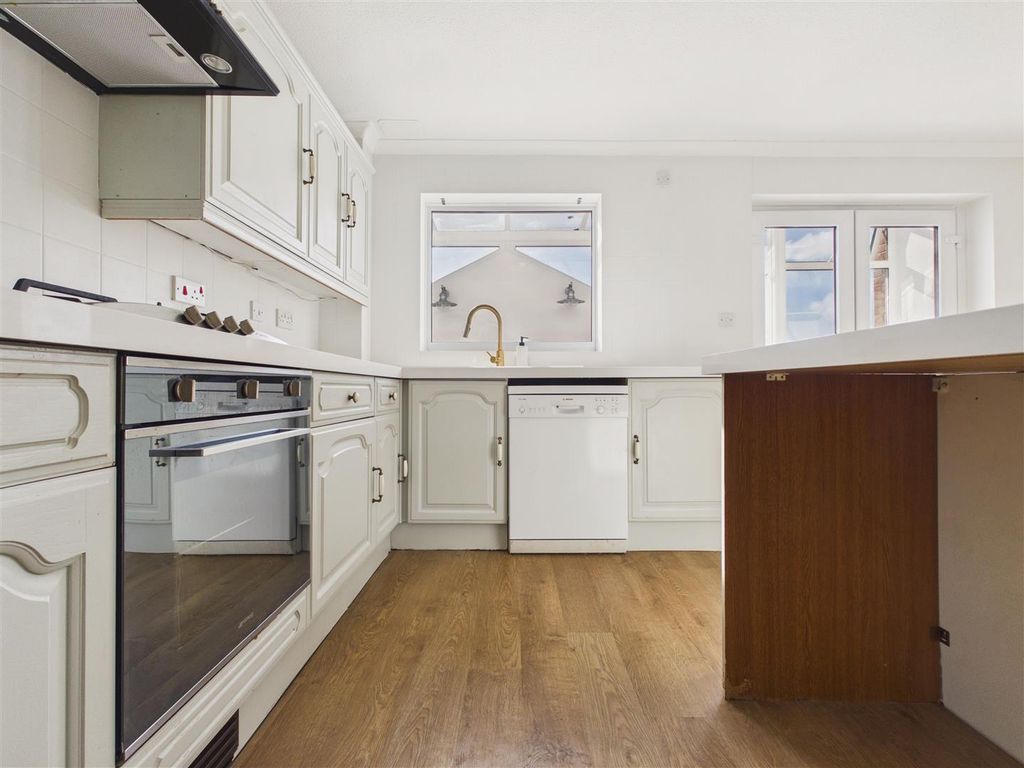 Property photo 3 of 33 Kitchen Diner