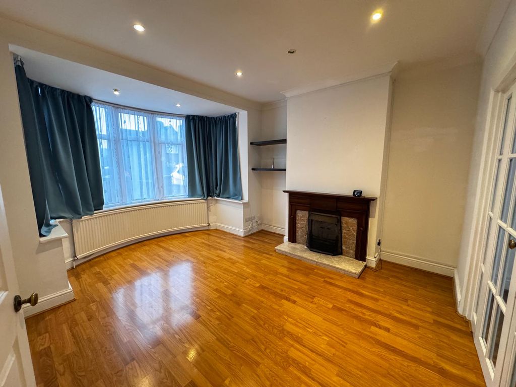 Property photo 2 of 13 Photo 3