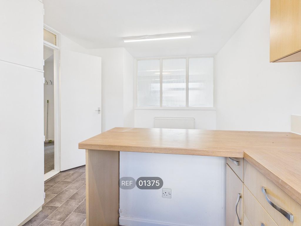 Property photo 3 of 28 Kitchen/Dining Room