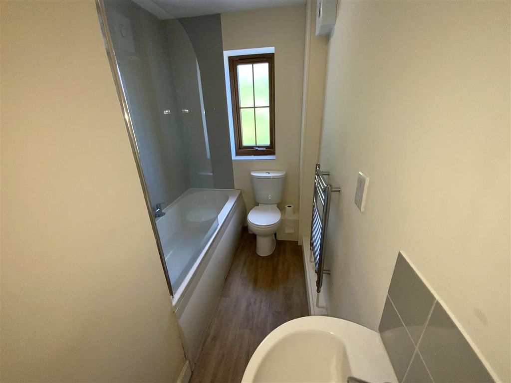 Additional image 10 of 4 bed property to rentGreenfield Road, Greenfield, Holywell CH8