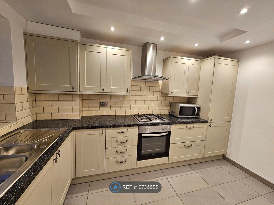 Property photo 3 of 13 Kitchen