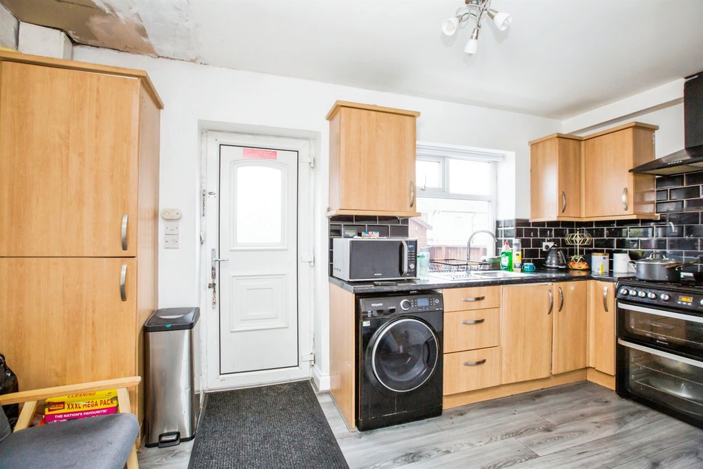 Property photo 3 of 17