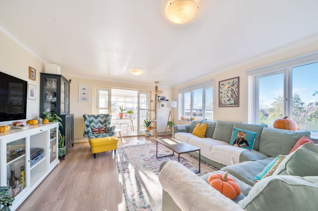 Property photo 2 of 23