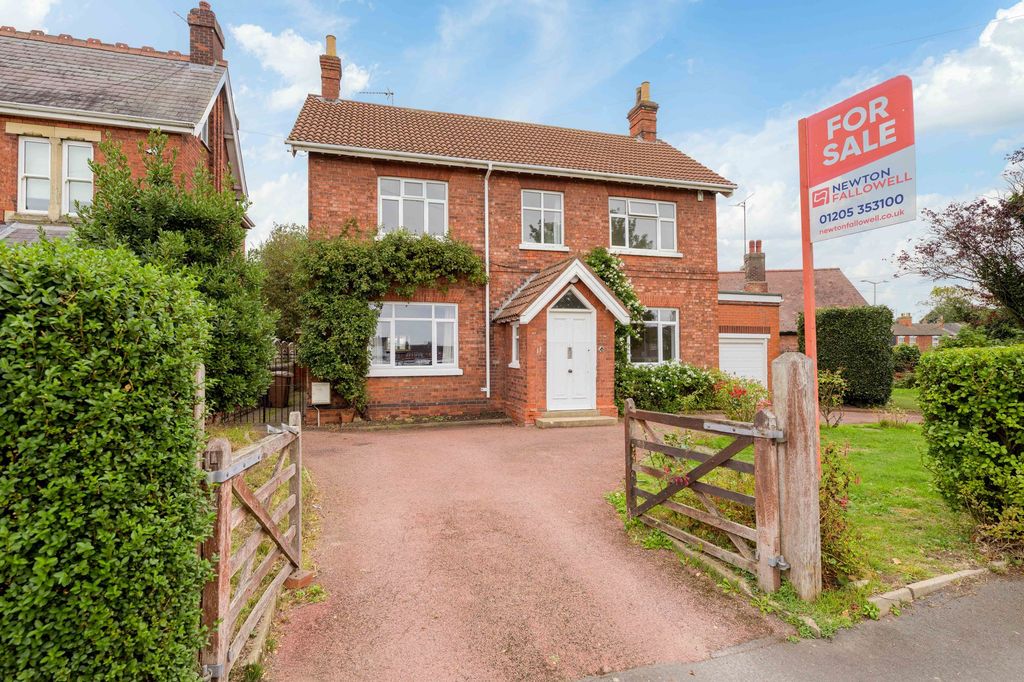 Property photo 1 of 35