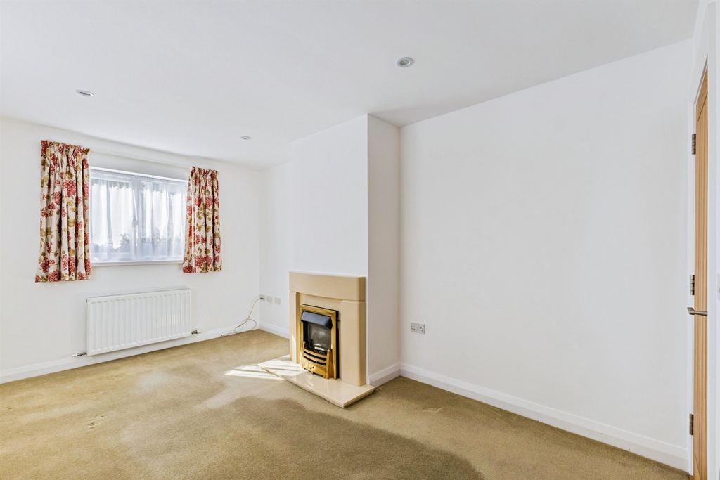 Property photo 2 of 22