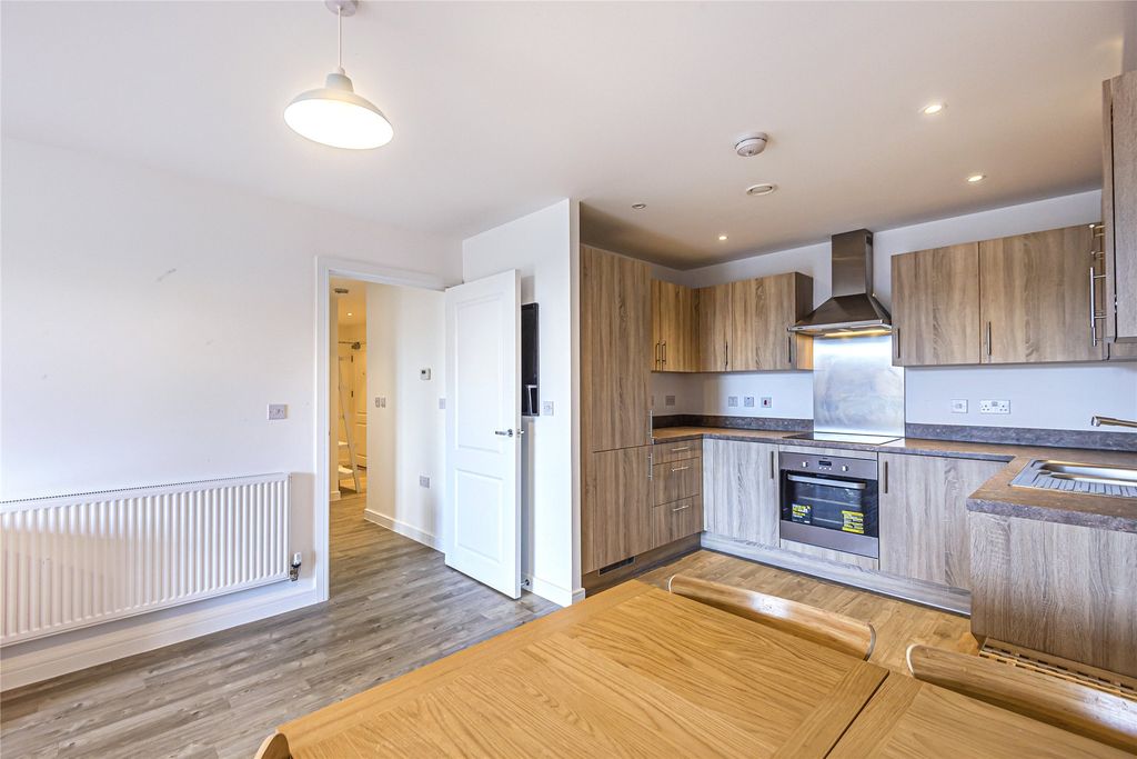 Property photo 3 of 6 Kitchen