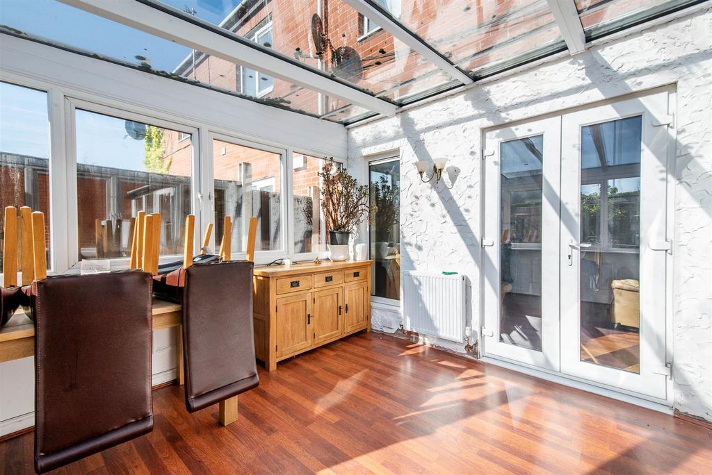 Property photo 3 of 20 Conservatory