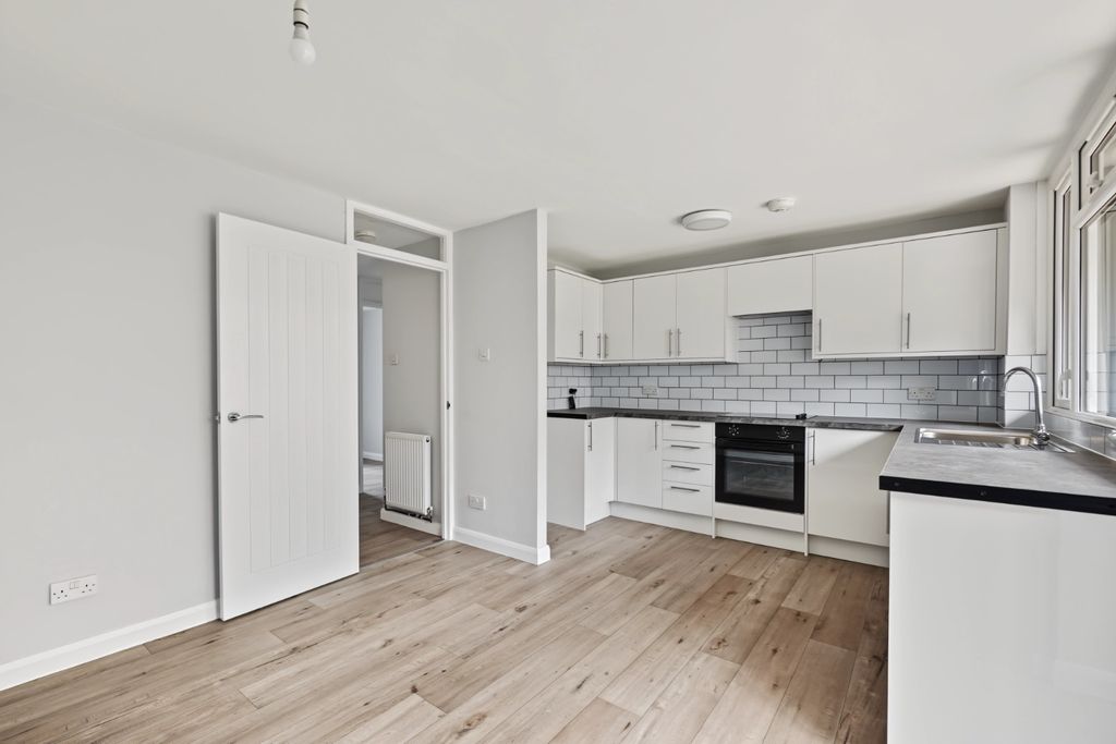 Property photo 3 of 12 6100475