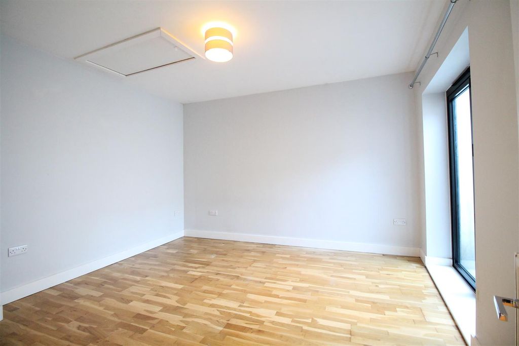 Property photo 3 of 8 Bedroom