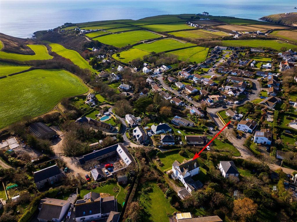 Property photo 2 of 48 Parc Wollas, Mullion -Drone Pickups-5 With Arrow.J