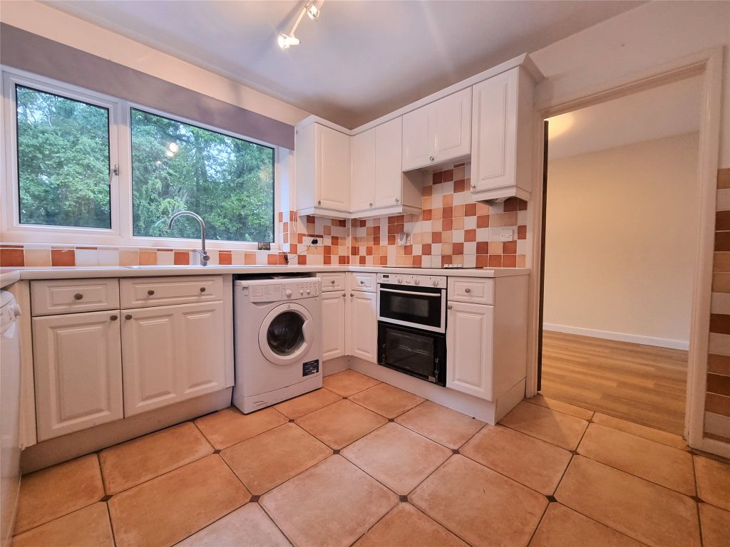 Property photo 2 of 9 Kitchen