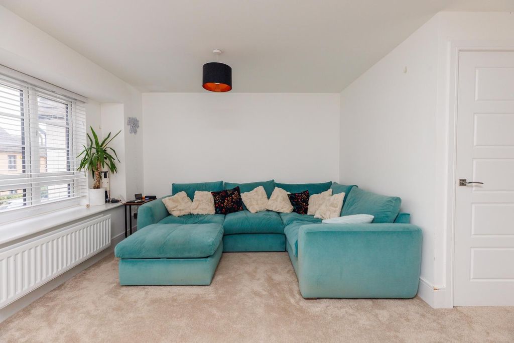 Property photo 3 of 29 43 Malago Drive-18.Jpg