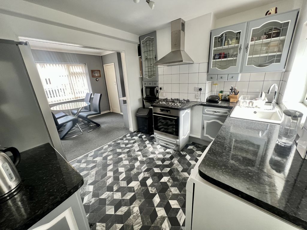 Property photo 3 of 27