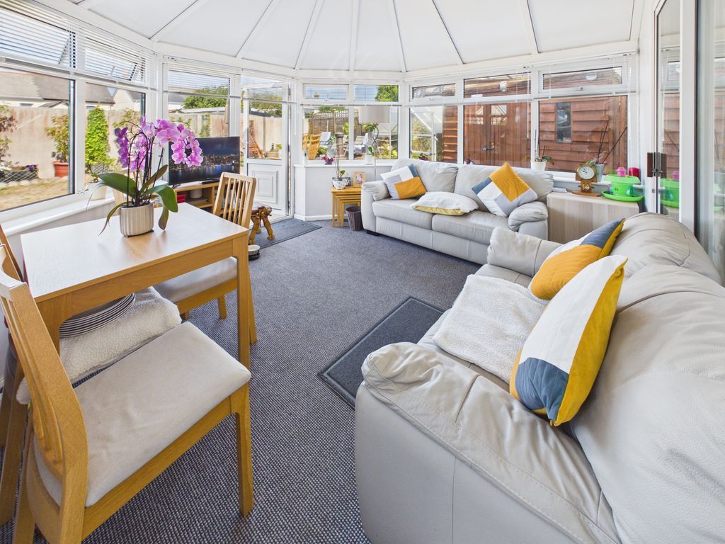 Property photo 2 of 18 Conservatory
