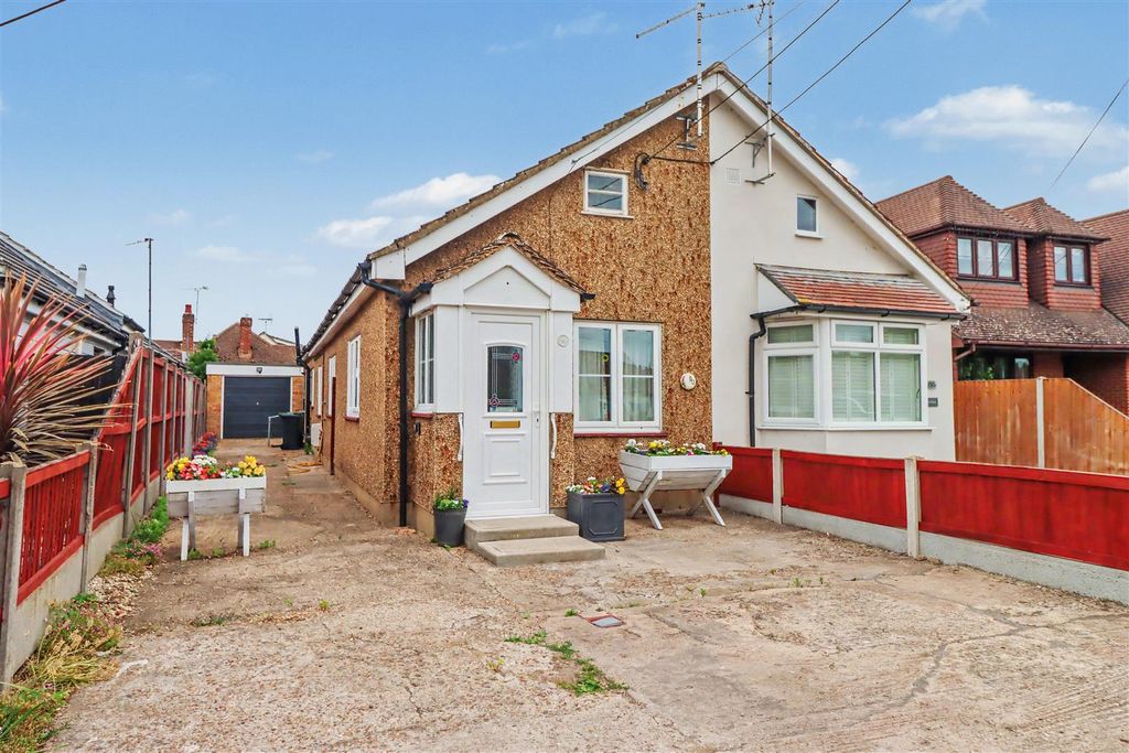 Property photo 1 of 17 90 Nevendon Road Front-2.Jpg