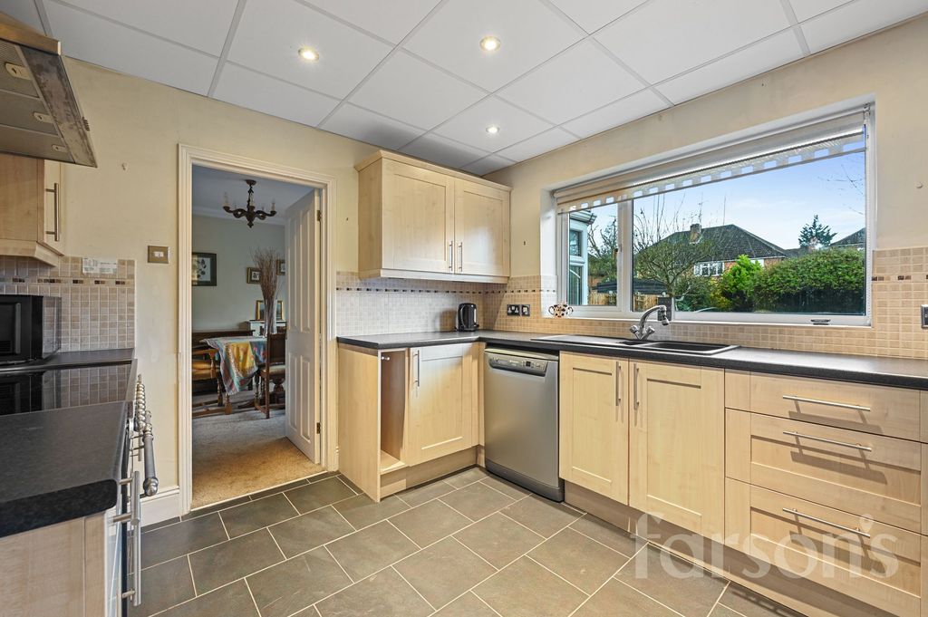 Property photo 2 of 33