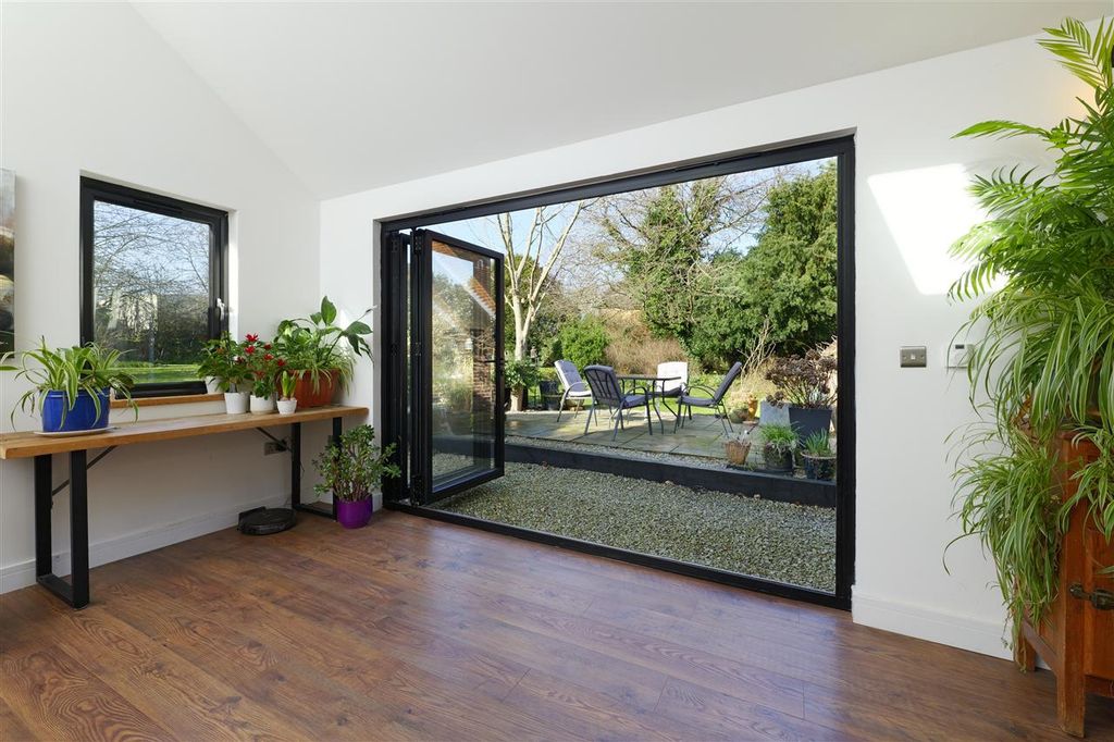 Property photo 3 of 32