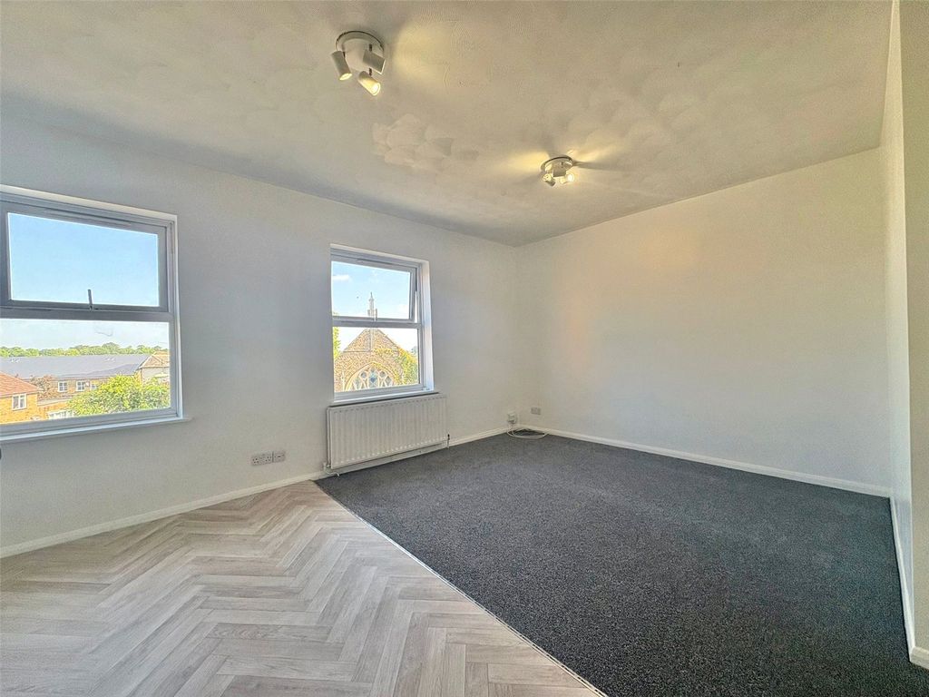 Property photo 3 of 8 Picture No. 26