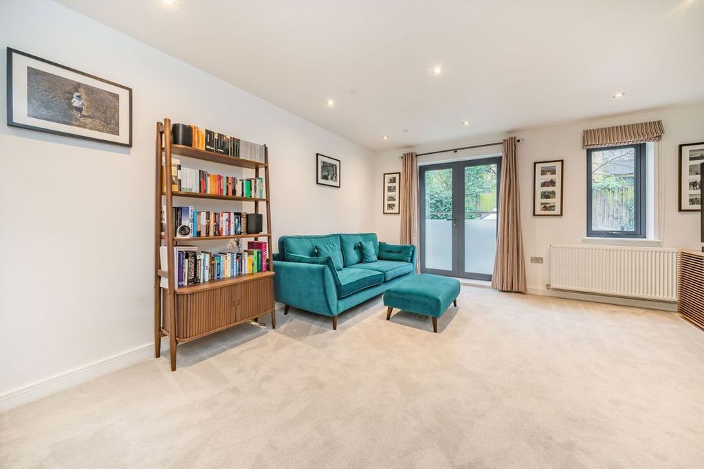 Property photo 2 of 6