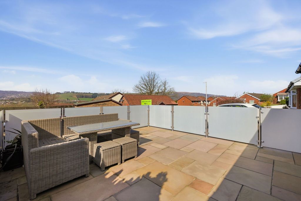 Property photo 2 of 31