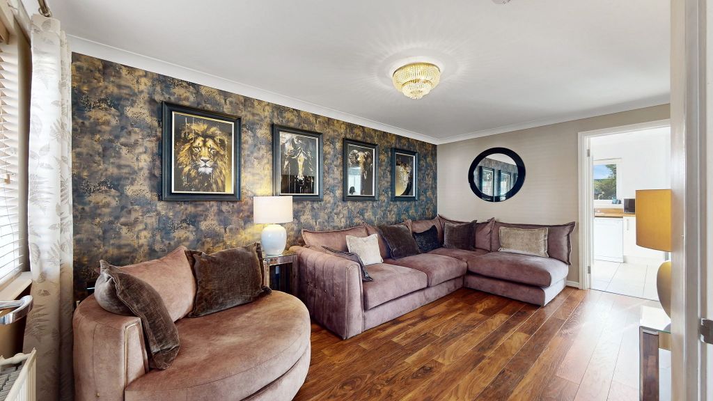 Property photo 3 of 26 21-Web-Or-Mls-32 Gatehead Crescent_43