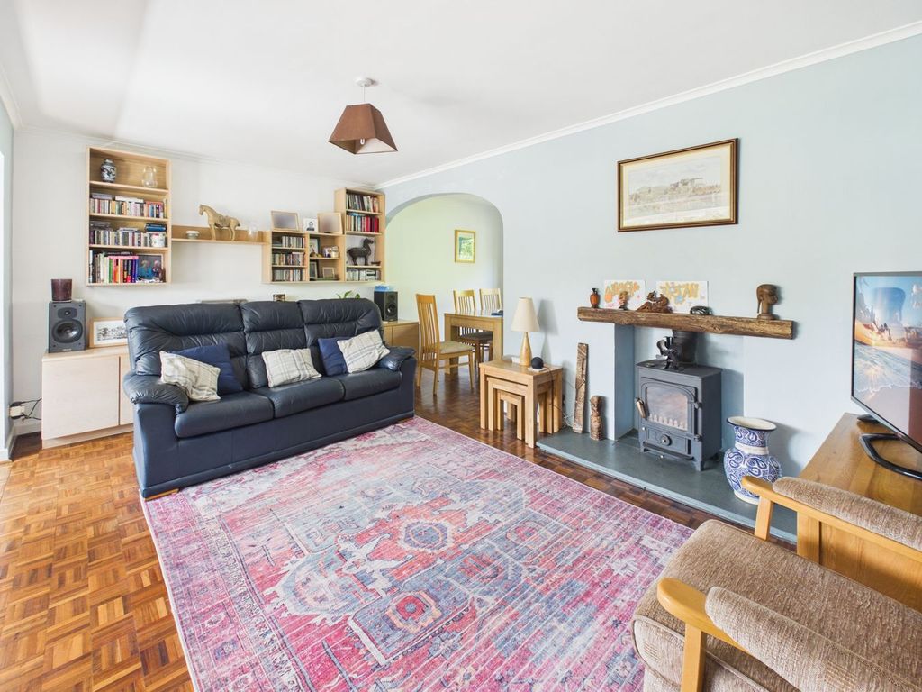 Property photo 3 of 27