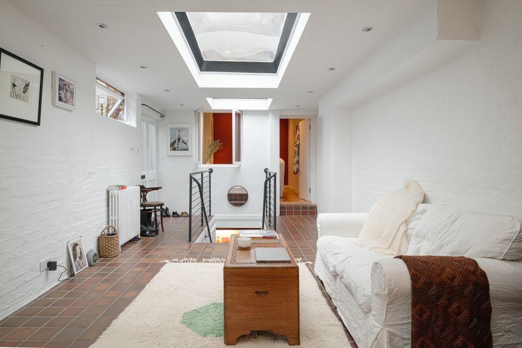 Property photo 1 of 10 Mortimer Road