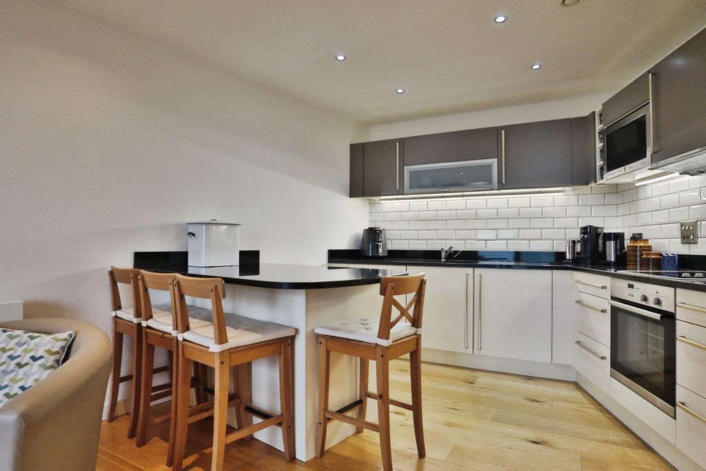 Property photo 2 of 17 Kitchen