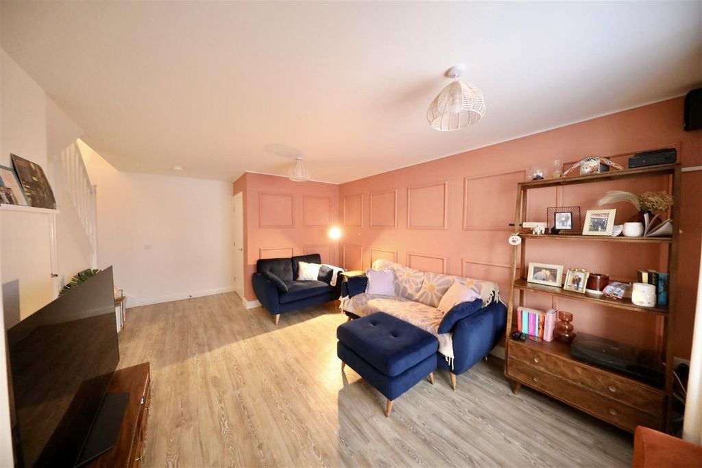 Property photo 2 of 20 Living Room