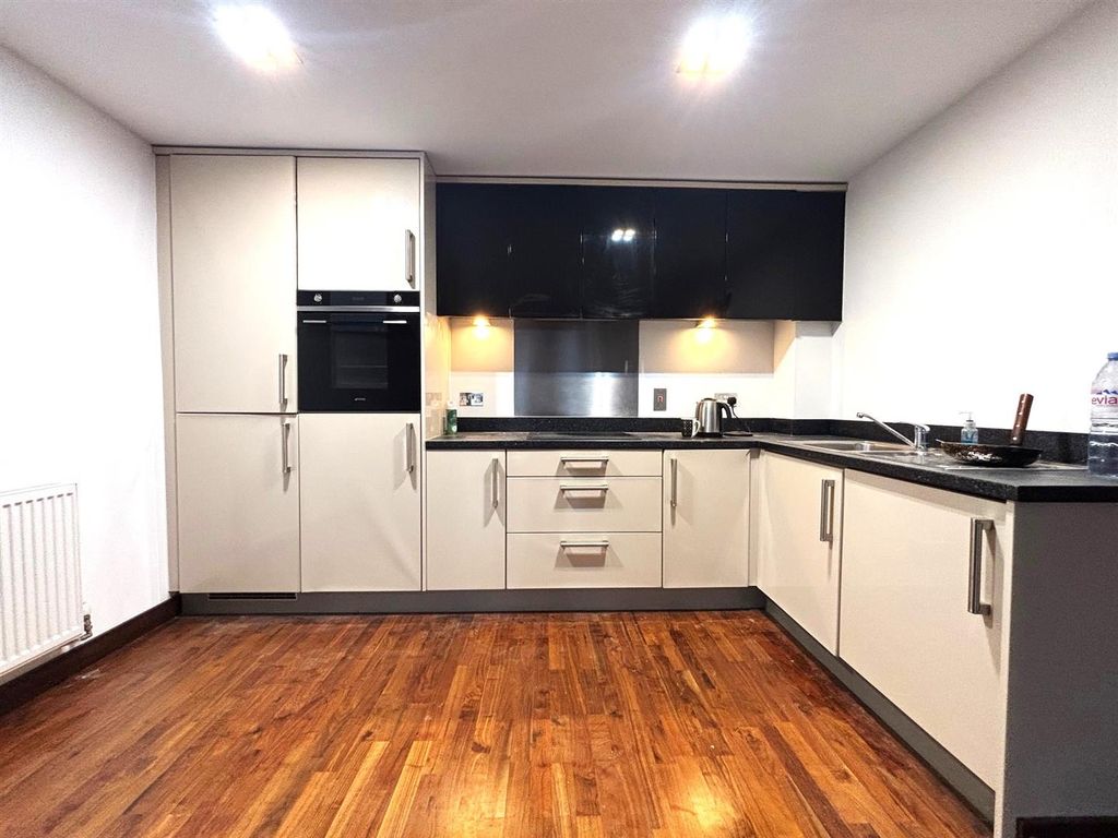 Property photo 2 of 6 Kitchen