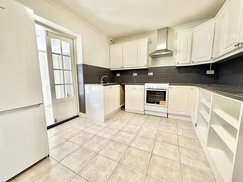 Property photo 3 of 11 Kithcen.Jpg