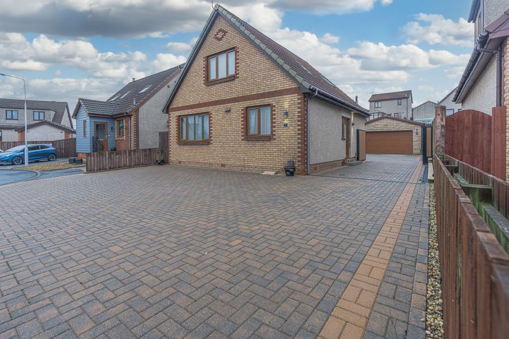 Property photo 2 of 41