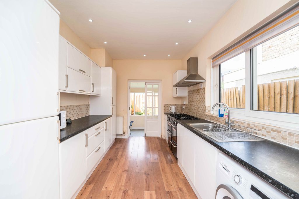 Property photo 3 of 11 3