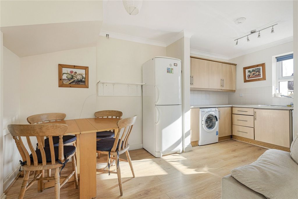 Property photo 2 of 11 Dining/ Kitchen Area