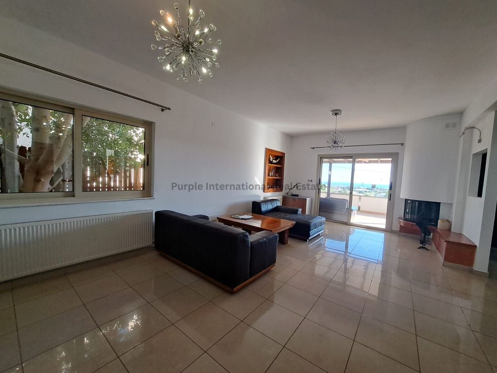 Property photo 2 of 27