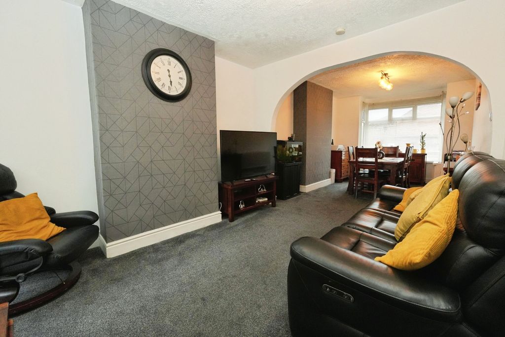 Property photo 3 of 22 Lounge/Dining Room