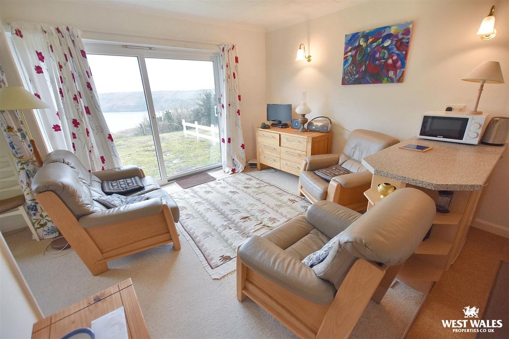 Property photo 2 of 18 8 (1).Jpg